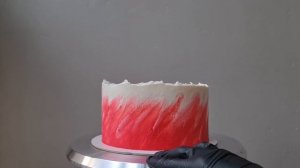 Акварельные мазки в нижней части торта ?️ Торт со спортивным декором.