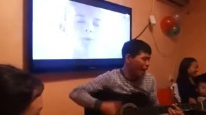 Красавчик Аман черный на гитаре