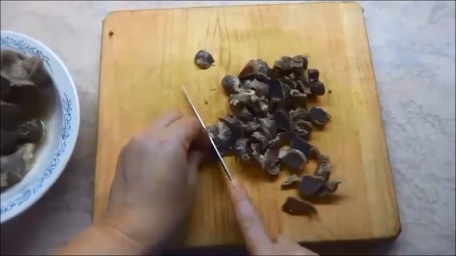 Куриные желудки тушеные в сметане. смотреть онлайн