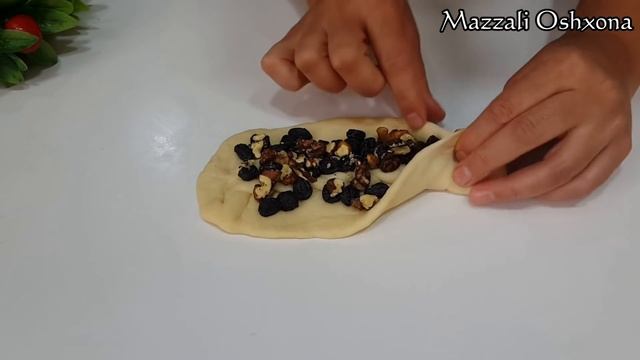 НОВИНКА!!! ШИКАРНЫЕ СДОБНЫЕ БУЛОЧКИ С ИЗЮМОМ И ОРЕХАМИ/ БУЛОЧКИ К ЧАЮ/ ГОТОВИМ С MAZZALI OSHXONA. смотреть онлайн