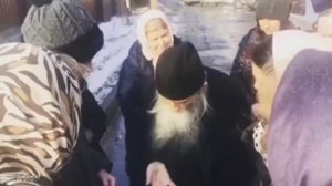 Старец Илий говорит о том что нужно стараться жить в сельской местности