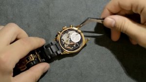 Как заменить батарейку в часах Emporio Armani AR5906