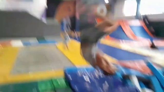 Как делать переднее сальто и заднее на батутах смотреть онлайн