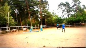 Падение  с  лошади Маркизы  под песню из бременских музыкантов.