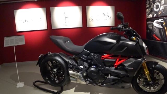 Уехала в ПИТЕР с Катей  / Влог / Рассказываю, как я люблю проводить время в СПБ смотреть онлайн