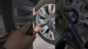 выкручиваю секретки с колёс BMW X5 E70 #bmw #x5e70 #x5