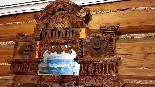 Старинное зеркало с дополнительным маленьким зеркалом сверху. Зачем его делали?