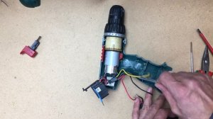 Шуруповерт VERTO. Ремонт кнопки.