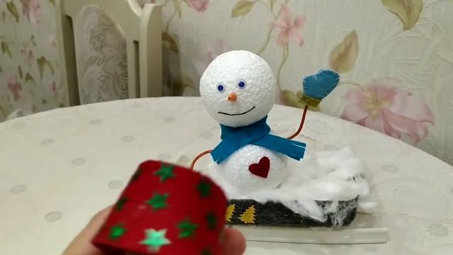 Поделка своими руками! Снеговик на санках.