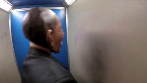 Обама ссыт в лифте
