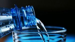 ОПАСНОСТЬ ВОДЫ ИЗ ПЛАСТИКОВЫХ БУТЫЛОК. ВРЕДНЫЙ ПЛАСТИК. ТОКСИЧНЫЙ ПЛАСТИК. ПЛАСТИКОВАЯ ТАРА. БОКЛАХ