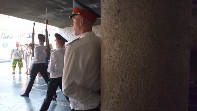 Смена Почётного Караула в Пантеоне Славы Мамаев Курган, Волгоград, 15 августа 2023 года, 17:00 часо