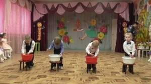 Танец: "Мамины помощники"