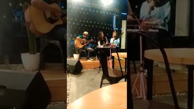 Seventeen - Selalu Mengalah (Dhella Lavenia ft Four Coustic Cover)