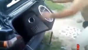 Как не нужно устанавливать саббуфер в автомобиль