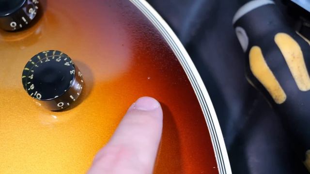 It's A Miracle This Survived 40 Years! | 1981 Gibson Les Paul Custom Harvest Gold (Burst) Minty смотреть онлайн