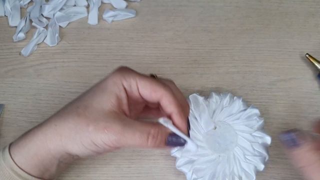 Пышные банты на 1 сентября / канзаши мк / из атласной ленты 2,5см