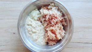 Котлеты из свинины и курицы с сыром и укропом