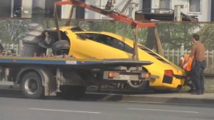 Москва. Припарковал Lamborghini прямо в столб (01.05.2016 г.)