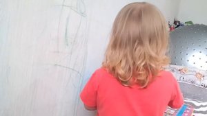 Как отмыть стену от фломастеров и карандашей. Мастер класс по отмыванию стен от Алисы