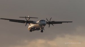 Турбовинтовой ATR-72 авиакомпании Bangkok Airways приземляется в аэропорту Пхукет.