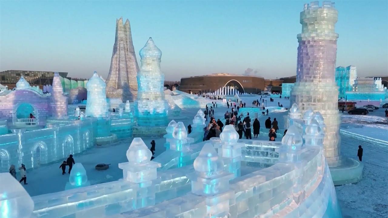 В Хабаровске появился парк ледяных скульптур