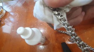 Серебряную цепь очистить за минуту.