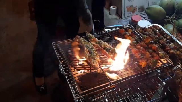 Приготовление Лобстеров. Уличная Еда - Нячанг / Вьетнам смотреть онлайн
