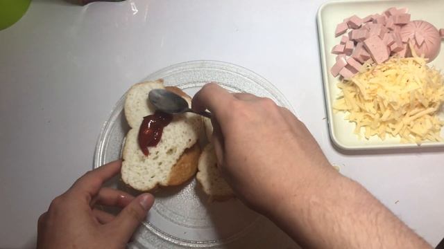 Пицца! Очень быстрый рецепт мини-пиццы в микроволновке!