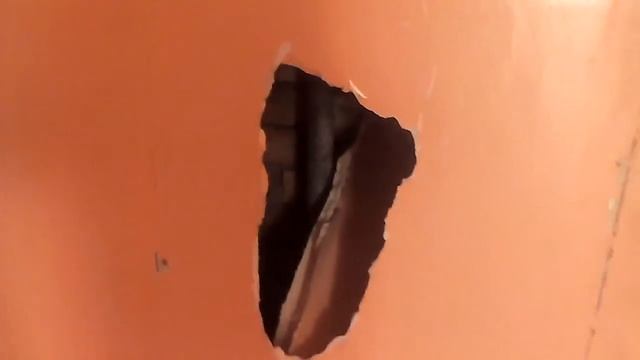 Дыра в стене смотреть онлайн