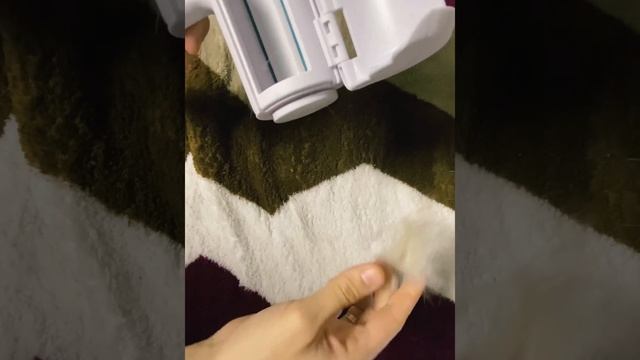 Щетка для удаления и сбора шерсти в действии смотреть онлайн