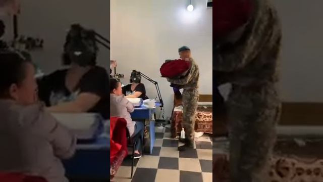 Мальчики вернулись из армии "Тройня" смотреть онлайн