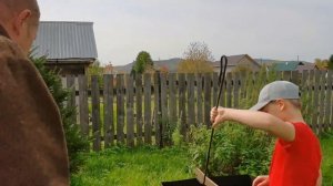 Часть 1/Приехали в посёлок /Закинули картошку в подпол/Готовим мангал для жарки куры и купат