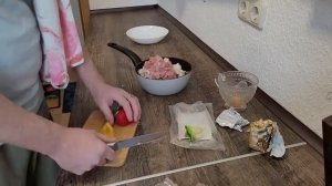 Горшочки из теста с мясом и овощами.