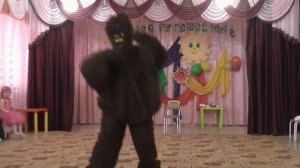 Танец Медведя на летнем празднике.