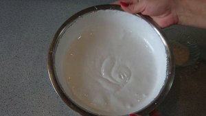 Торт песочный с безе Вы должны его попробовать.