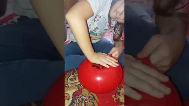 Делаем из шарика чехол для телефона.