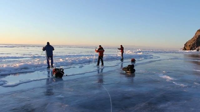 baikal skates. По льду Байкала на коньках.