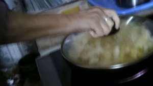 жарим картоху.