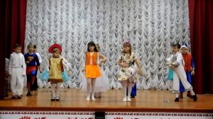 Танец "Новогодние игрушки" - 2 класс