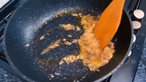 Удивите своих дам на 14 февраля спагетти с морепродуктами в томатном соусе!