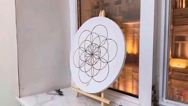 После одного урока с Эстер я вдохновилась на ещё один геометрический рисунок ? смотреть онлайн