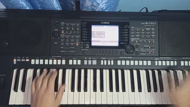 Пісня про ведмедів YAMAHA PSR S750 смотреть онлайн