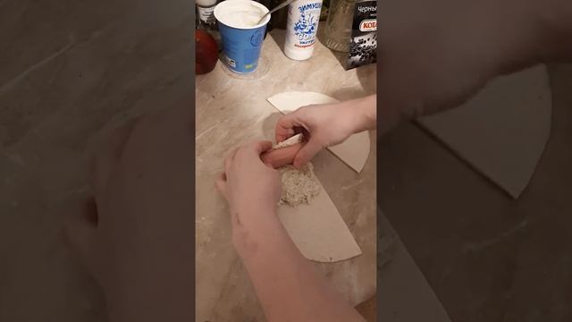 Сосиски с сыром в лаваше. Простой и вкусный рецепт из лаваша. смотреть онлайн