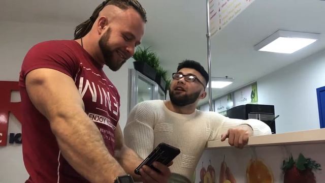 Тупой качок и Ботан. Дреды смотреть онлайн