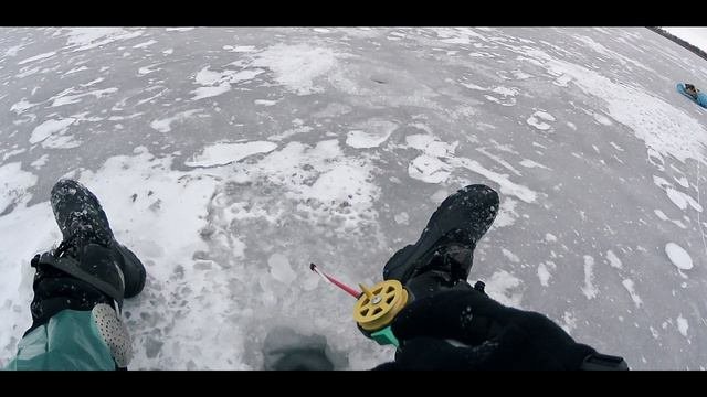 Окунь на мормышку . Зимняя рыбалка.Окунь со льда. Лвля на мотыля