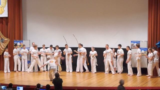 Senzala de Capoeira performance (Professor Berimbau group) смотреть онлайн