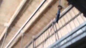 пошёл дым с электродвигателя подъёма груза на мостовом кране.