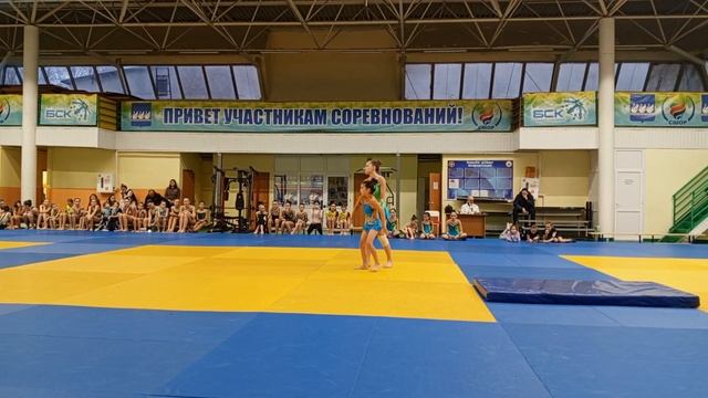 Первое выступление по 2 спортивному разряду в женской паре (спортивная акробатика)