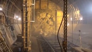 Видео "ИНГЕОКОМ" - Щит "Елена" проложил тоннель от станции "Петровский парк" до "Нижней Масловки"